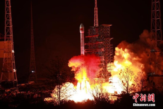 北京时间1月11日1时11分，中国在西昌卫星发射中心用长征三号乙运载火箭，成功将中国最新研制的通信广播卫星“中星2D”发射升空，卫星进入预定轨道。